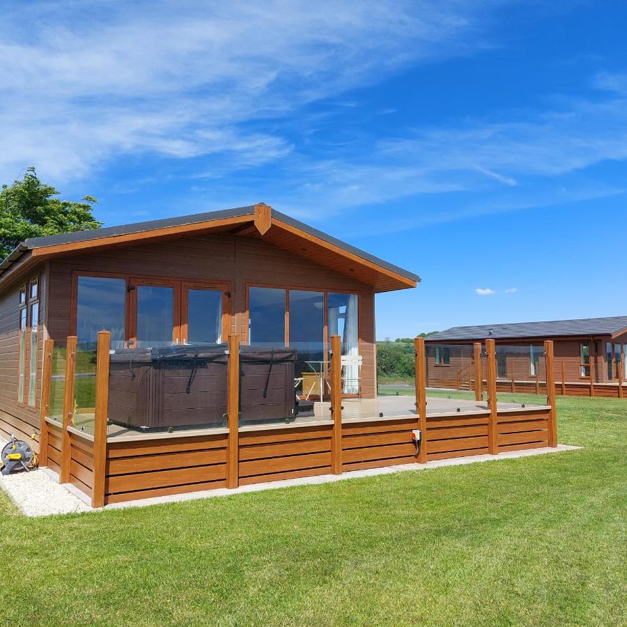 Luxury Family Beechwood Lodge With Hot Tub Lochwinnoch Extérieur photo