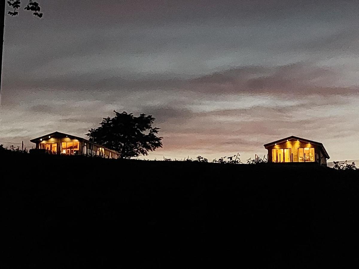 Luxury Family Beechwood Lodge With Hot Tub Lochwinnoch Extérieur photo