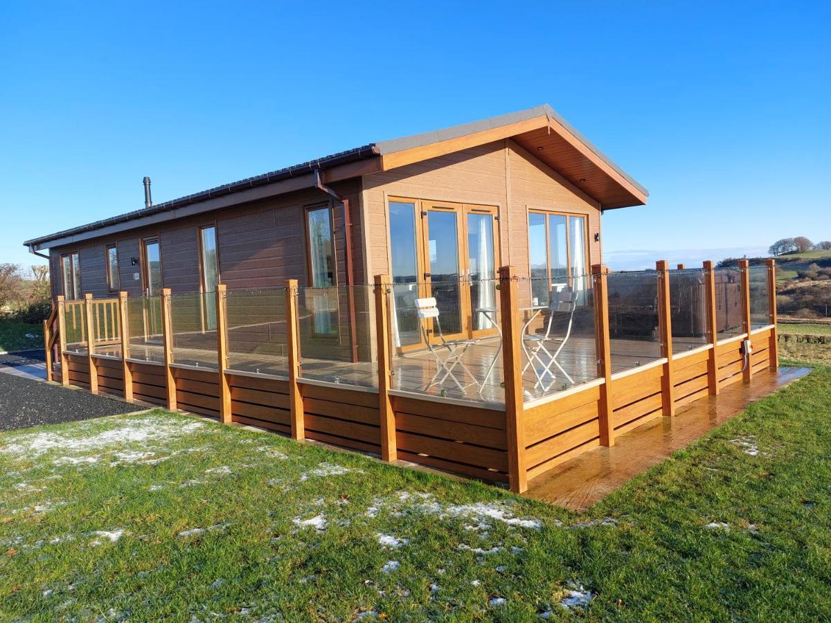 Luxury Family Beechwood Lodge With Hot Tub Lochwinnoch Extérieur photo