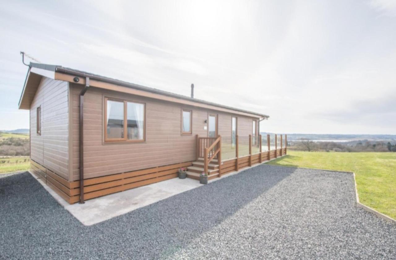 Luxury Family Beechwood Lodge With Hot Tub Lochwinnoch Extérieur photo