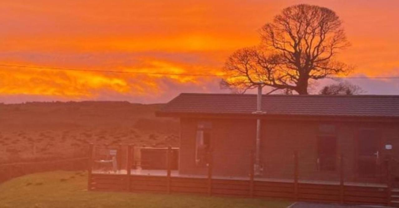 Luxury Family Beechwood Lodge With Hot Tub Lochwinnoch Extérieur photo