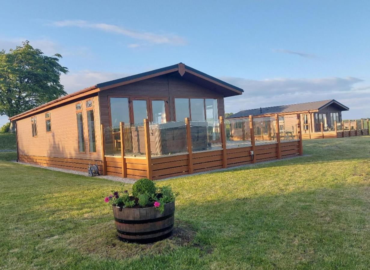 Luxury Family Beechwood Lodge With Hot Tub Lochwinnoch Extérieur photo